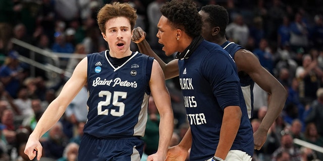 Saint Peter's Peacocks guard Doug Edert (25) reacts after a game against the Kentucky Wildcats at Gainbridge Fieldhouse on March 17, 2022 in Indianapolis, Indiana.