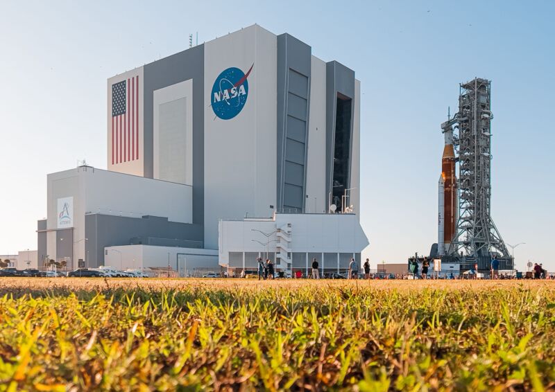 A Space Launch System rocket lifts off from the Vehicle Assembly Building in mid-March 2022.