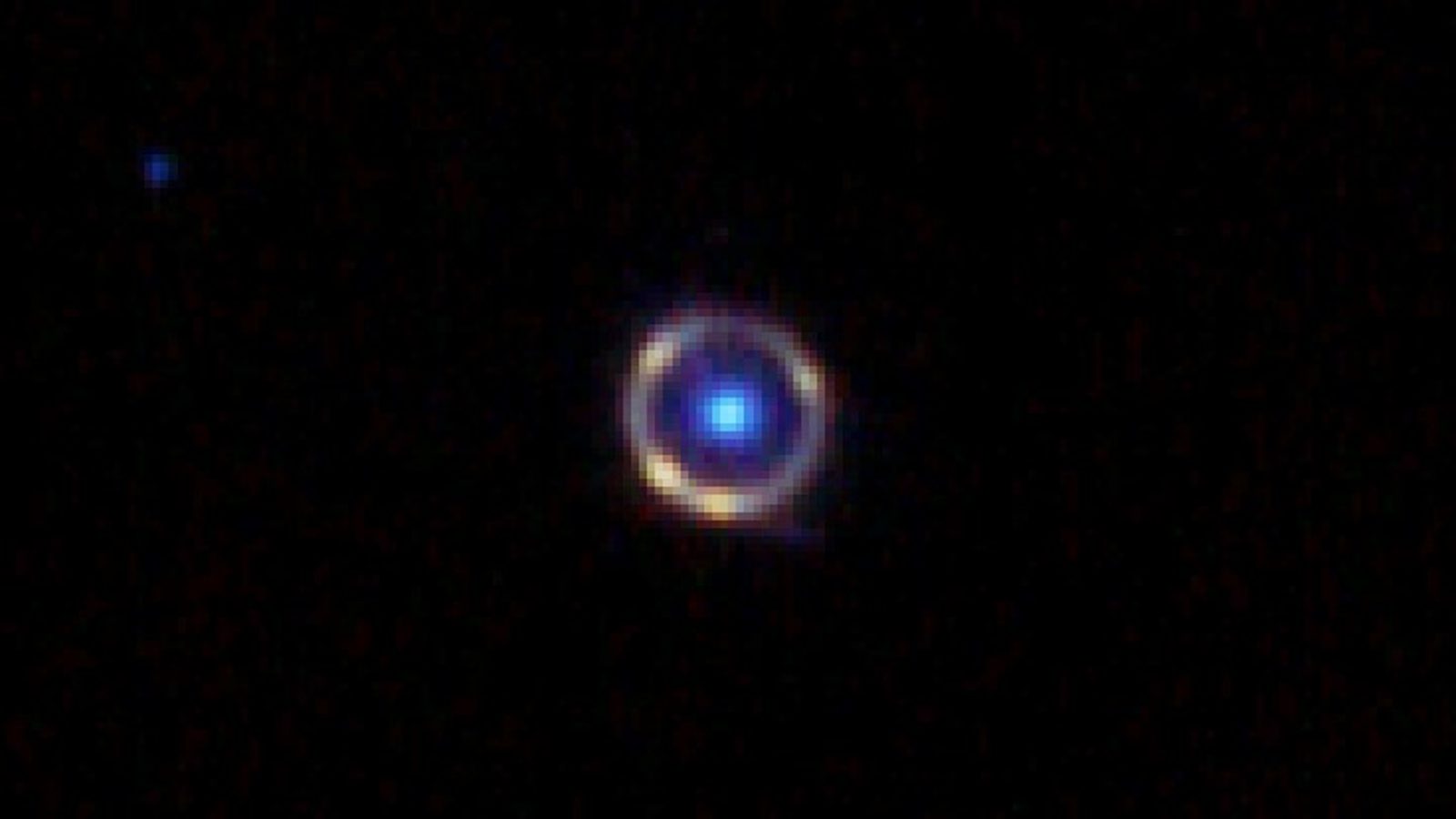 Close-up of the JO418 Einstein ring.